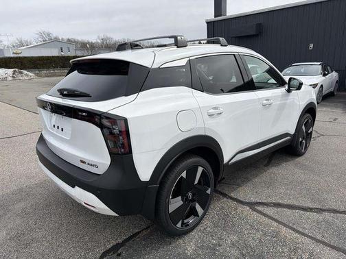 Aspen White Tri 2026 Nissan Kicks SR