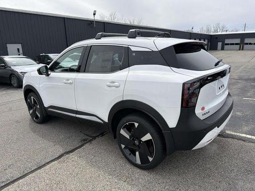 Aspen White Tri 2026 Nissan Kicks SR