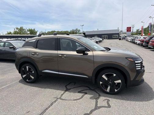 Canyon Bronze M 2026 Nissan Kicks SR