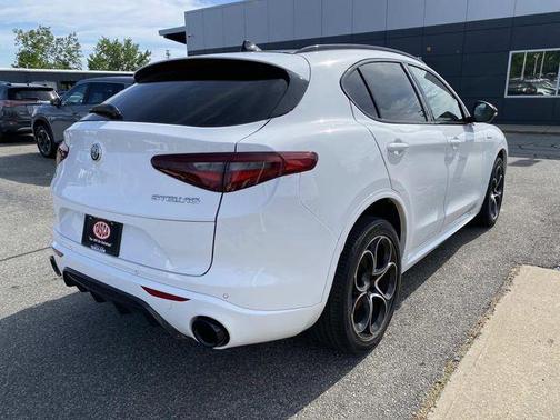 Alfa White 2023 Alfa Romeo Stelvio Veloce