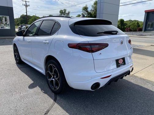 Alfa White 2023 Alfa Romeo Stelvio Veloce