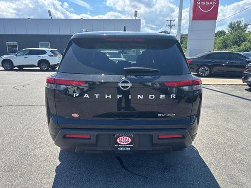Black 2024 Nissan Pathfinder SV