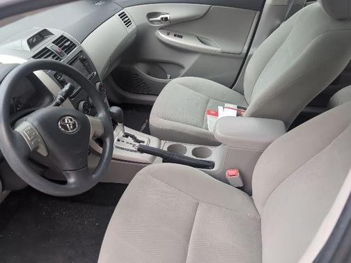 Classic Silver Metallic 2013 Toyota Corolla LE