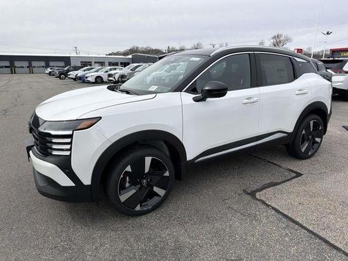 2t Wht Blk Roof 2026 Nissan Kicks SR