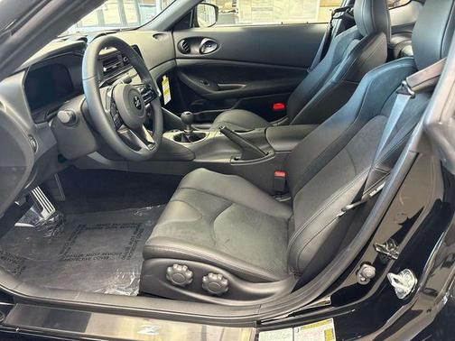 Black (P) 2026 Nissan Z performance
