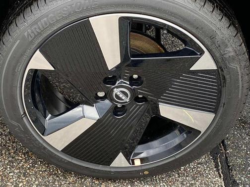 Canyon Bronze M 2026 Nissan Kicks SR