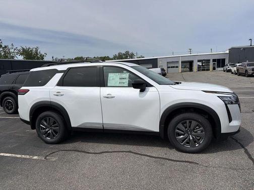 Everest White P 2026 Nissan Pathfinder SV