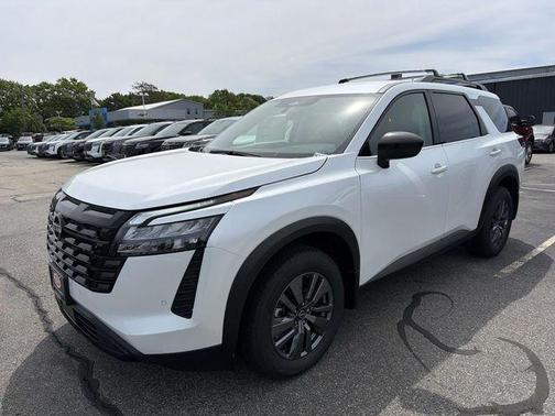 Everest White P 2026 Nissan Pathfinder SV