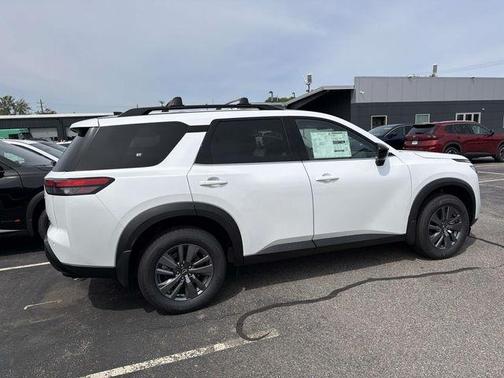 Everest White P 2026 Nissan Pathfinder SV