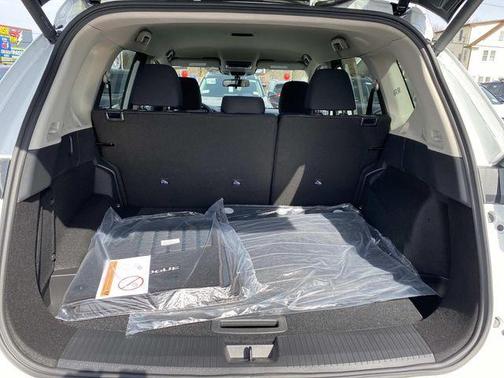 Everest White P 2026 Nissan Rogue SV