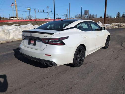 2022 Nissan Maxima SR