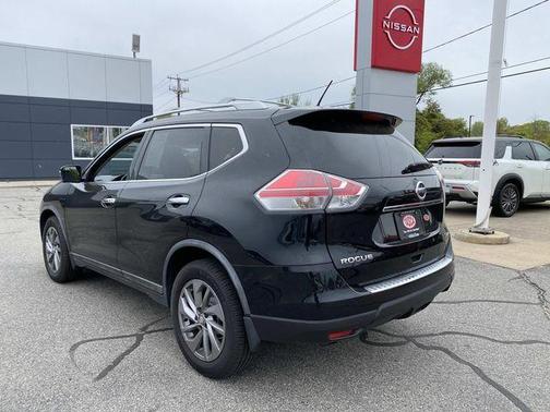 Magnetic Black 2016 Nissan Rogue SL