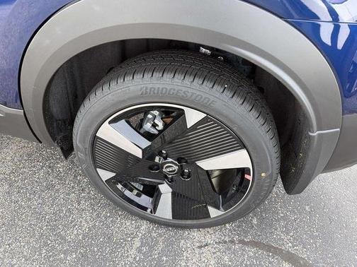 Deep Blue Pearl 2026 Nissan Kicks SR