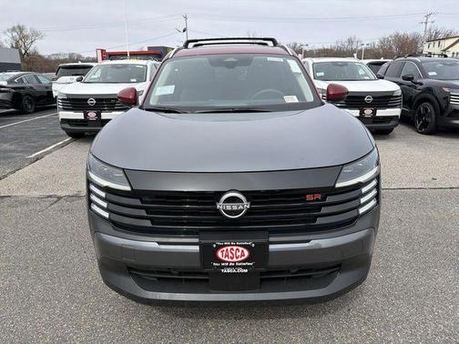 2t Gun Red Roof 2026 Nissan Kicks SR