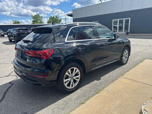 Mythos Black Metallic 2025 Audi Q3 45 S line Premium