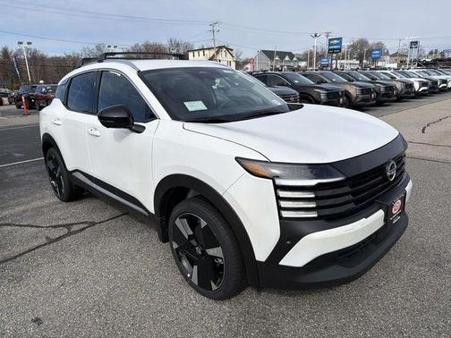 Aspen White Tri 2026 Nissan Kicks SR