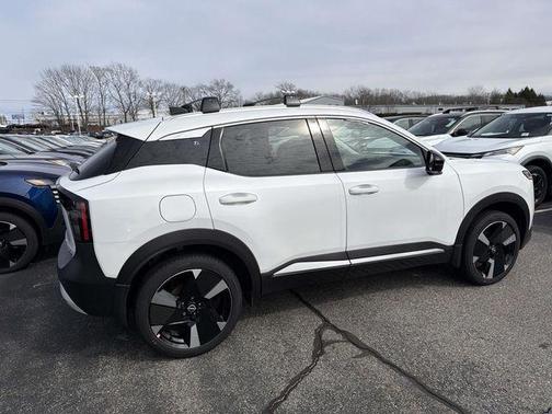 Aspen White Tri 2026 Nissan Kicks SR