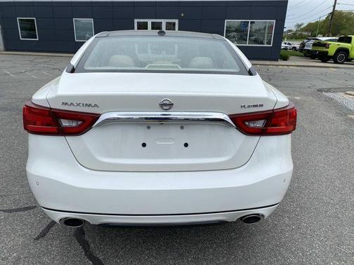 White 2018 Nissan Maxima 3.5 Platinum