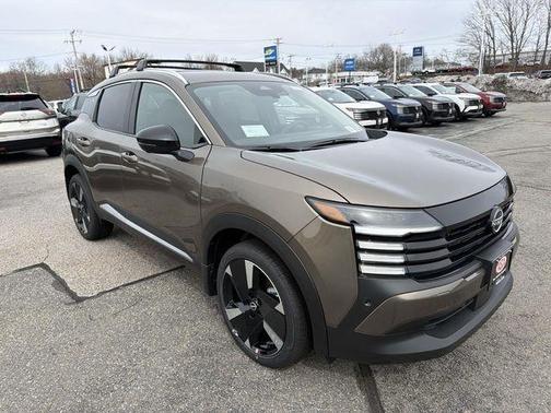 Canyon Bronze M 2026 Nissan Kicks SR