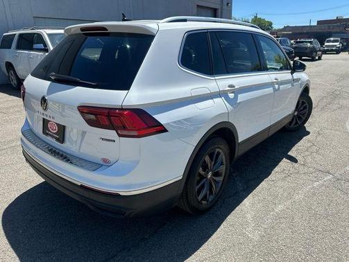 Opal White Pearl Effect 2023 Volkswagen Tiguan 2.0T SE