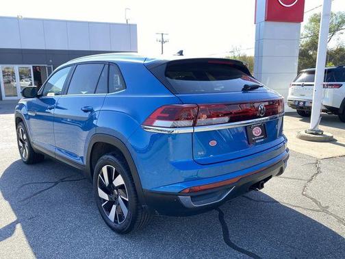 Kingfisher Blue 2024 Volkswagen Atlas Cross Sport 2.0T SE w/Technology