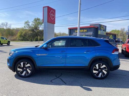 Kingfisher Blue 2024 Volkswagen Atlas Cross Sport 2.0T SE w/Technology
