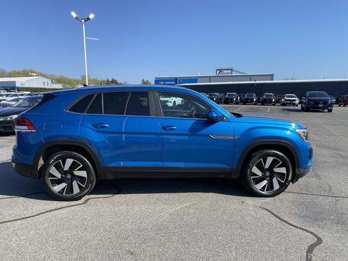 Kingfisher Blue 2024 Volkswagen Atlas Cross Sport 2.0T SE w/Technology