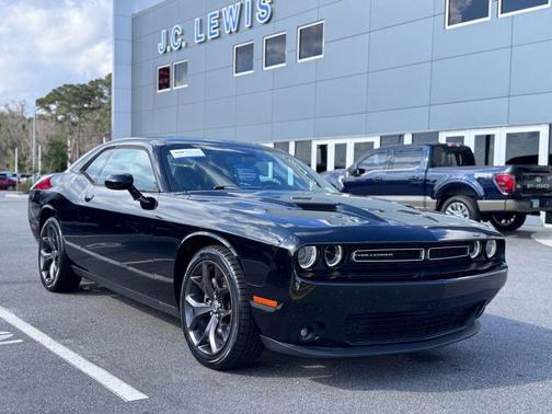 2017 Dodge Challenger SXT