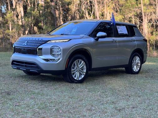 2022 Mitsubishi Outlander ES