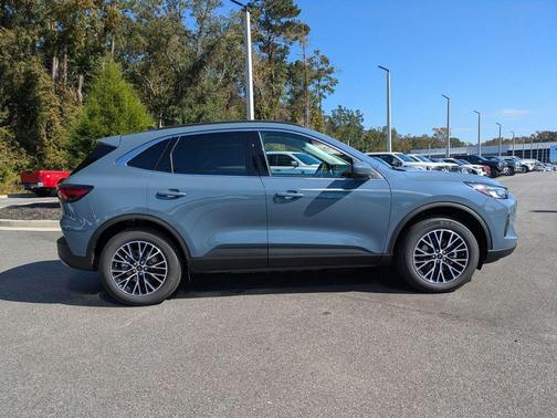 2026 Ford Escape PHEV SE