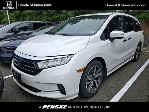Platinum White 2023 Honda Odyssey Touring