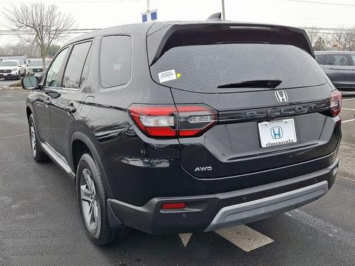 2023 Honda Pilot EX-L 8-Passenger