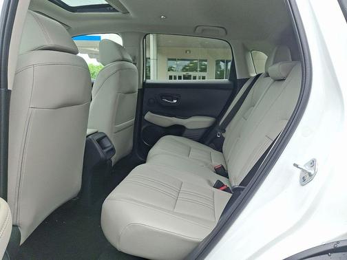 Platinum White Pearl 2027 Honda HR-V EX-L