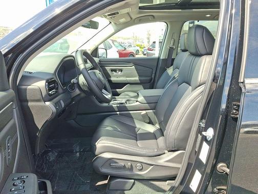 Crystal Black Pearl 2026 Honda Pilot Touring