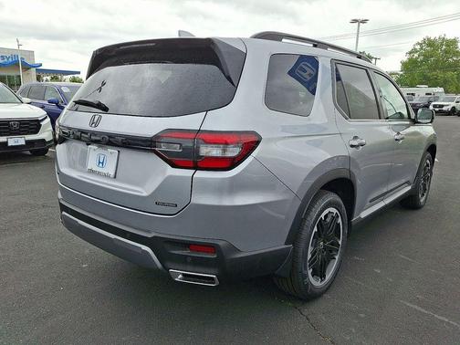 Solar Silver Metallic 2026 Honda Pilot Touring