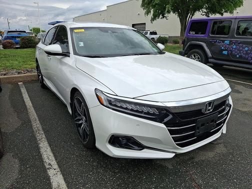 Platinum White Pearl 2022 Honda Accord Touring 2.0T