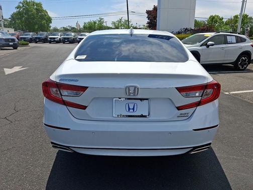 Platinum White Pearl 2022 Honda Accord Touring 2.0T