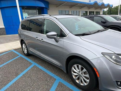 2018 Chrysler Pacifica Touring-L