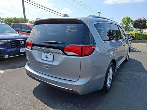 2018 Chrysler Pacifica Touring-L