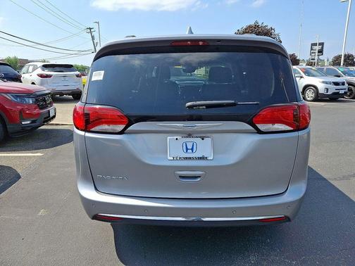 2018 Chrysler Pacifica Touring-L