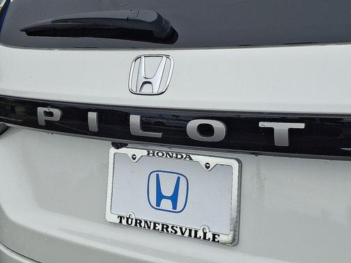 White Diamond Pearl 2026 Honda Pilot Touring