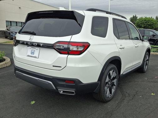 White Diamond Pearl 2026 Honda Pilot Touring