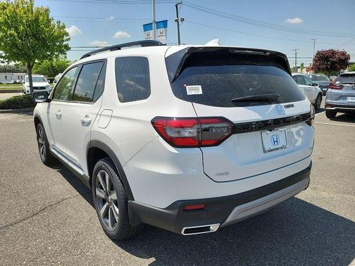 2025 Honda Pilot Touring