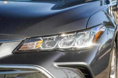 Photo 3 of 27 of 2021 Toyota Avalon XLE