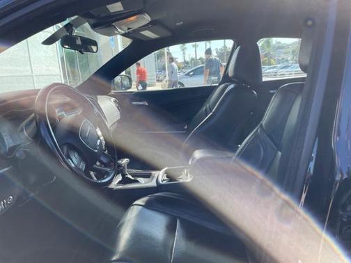 Photo 5 of 5 of 2020 Dodge Charger SXT