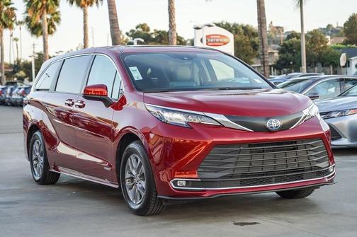 Photo 5 of 28 of 2021 Toyota Sienna XLE