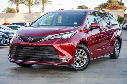 Photo 1 of 28 of 2021 Toyota Sienna XLE