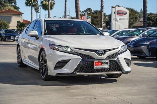 Photo 5 of 27 of 2019 Toyota Camry XSE