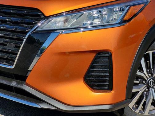 Monarch Orange Metallic/Super Black 2024 Nissan Kicks SV