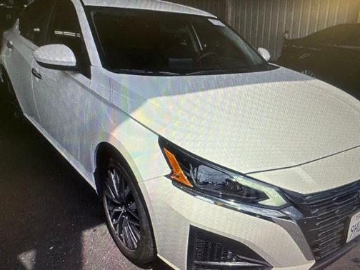 Pearl White Tricoat 2023 Nissan Altima 2.5 SV